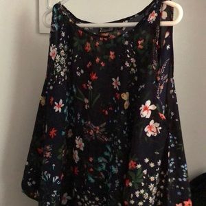 Long sleeve cold shoulder floral top